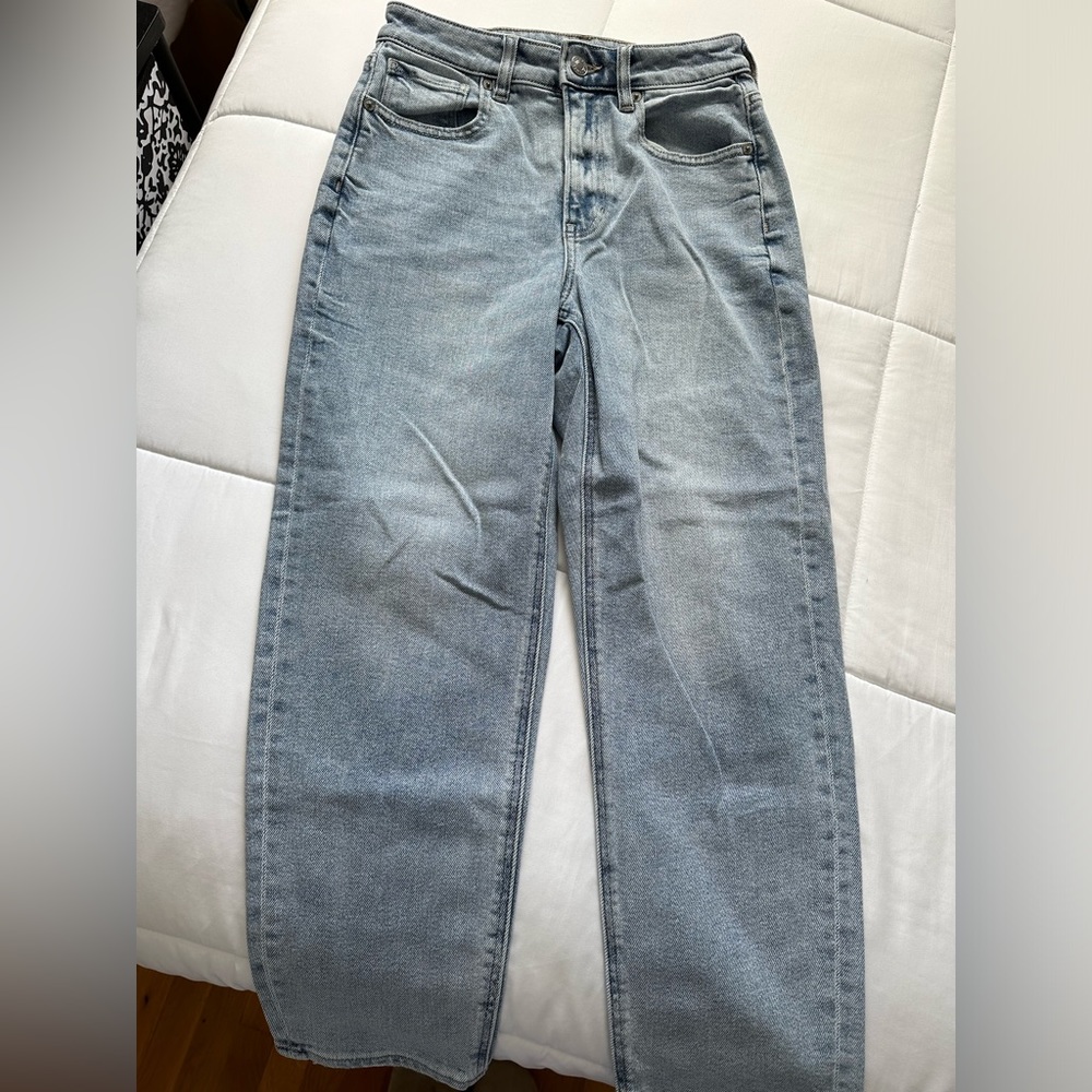 American Eagle Stretch Straight Leg Mom Jean